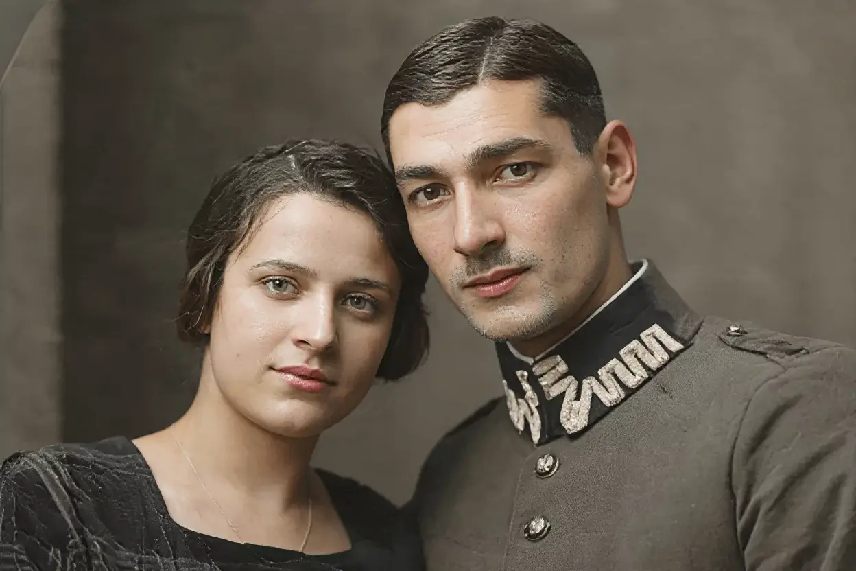 老照片修复 - After